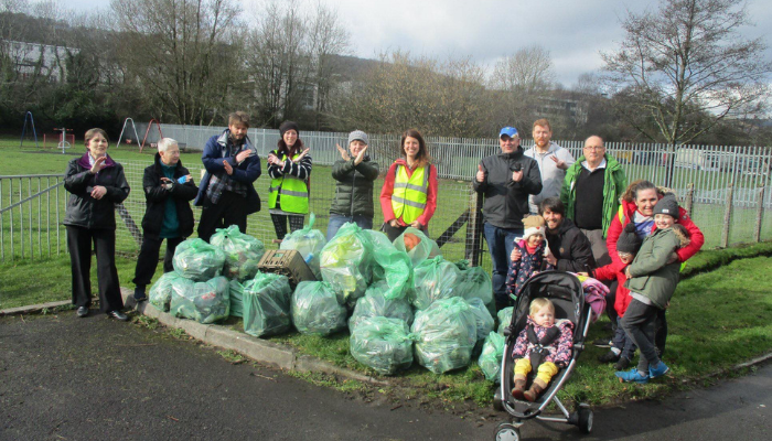 Picture of group of people after a litter pick