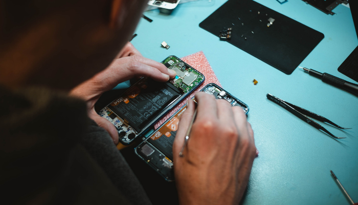 Picture of someone repairing a mobile phone