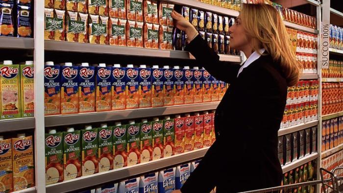 Picture of someone browsing a supermarket shelf